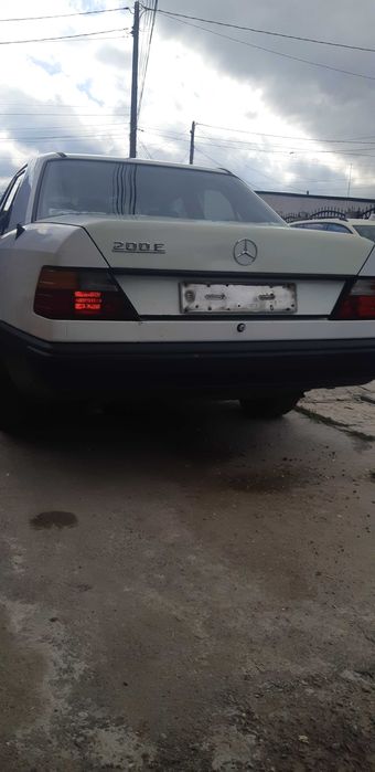 Мерцедес-W124 200-E  За части