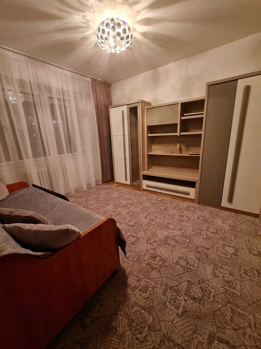 PF inchiriez ap 3 cam zona Andrei Muresanu