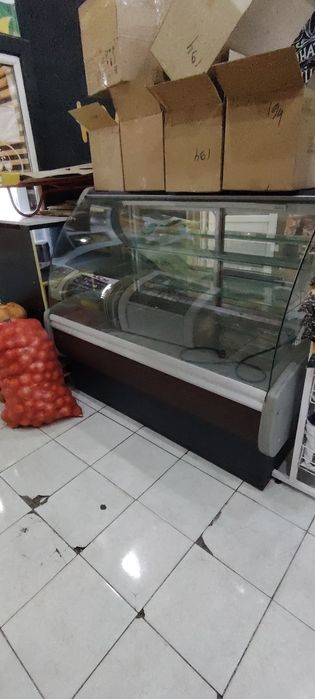 Продам витринный холодильник