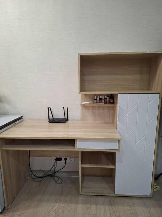 Шкаф для работы в отличном состояние