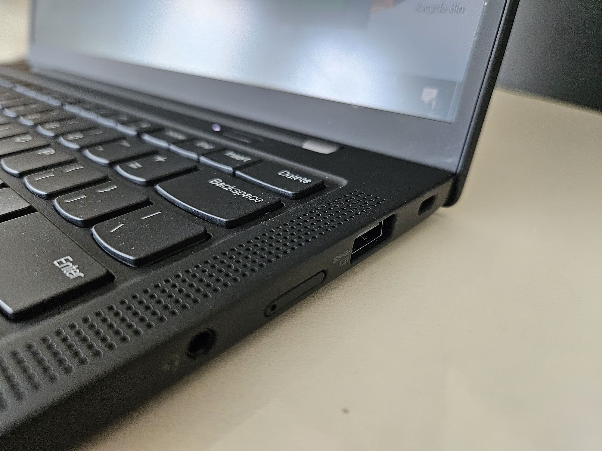 Lenovo X1 Carbon Gen9  4G-LTE/11th Gen Core i5/16Gb/512GB SSD