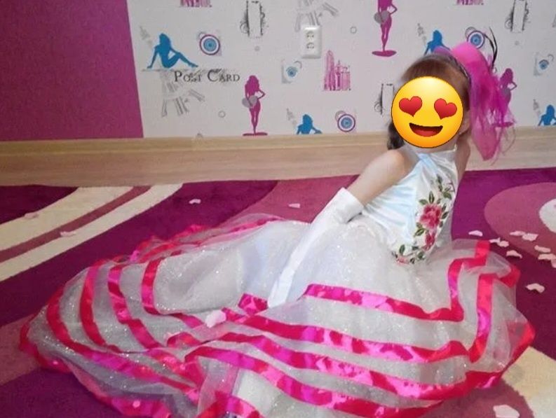 Продам очаровательное платье размер регулируется.