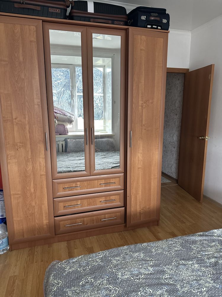 Продается спальный гарнитур