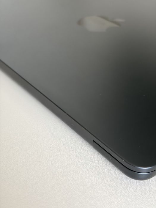 MacBook Air M2 13.6” 8GB RAM 256GB SSD