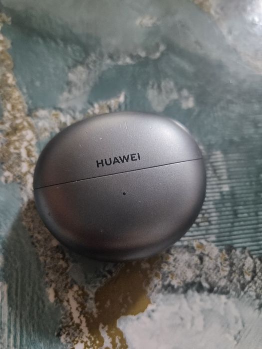Кейс от наушников Huawei