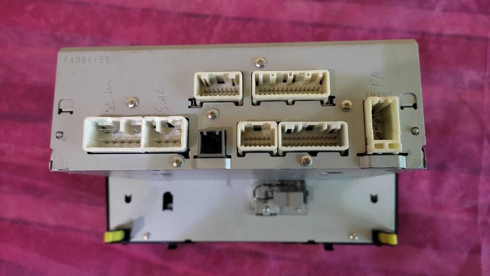 Навигация/дисплей/радио/касетофон за тойота авенсис/avensis Т27