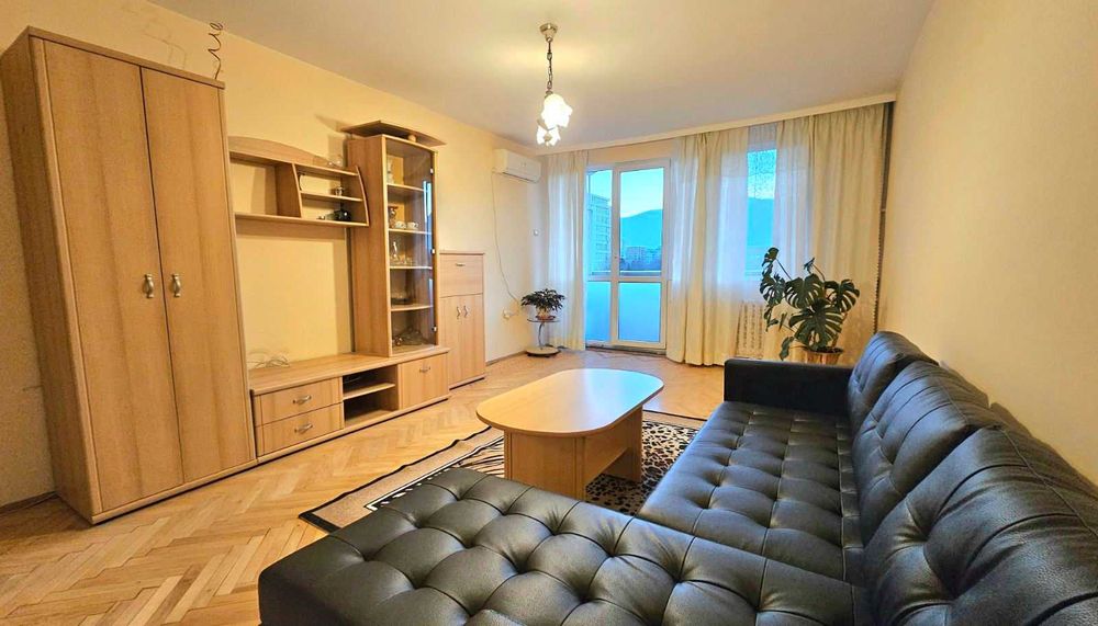 Двустаен апартамент под наем в Младост 1