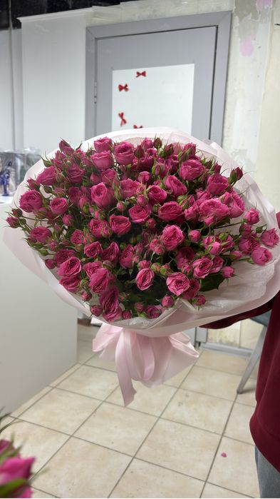 Букет из 10 веток кустовых роз