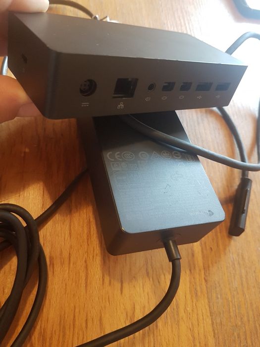 Microsoft Surface Pro Dock 1661 + Incarcator