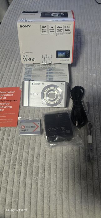 Цифров фотоапарат SONY Cyber-shot DSC W800 чисто нов ползван 20 дни