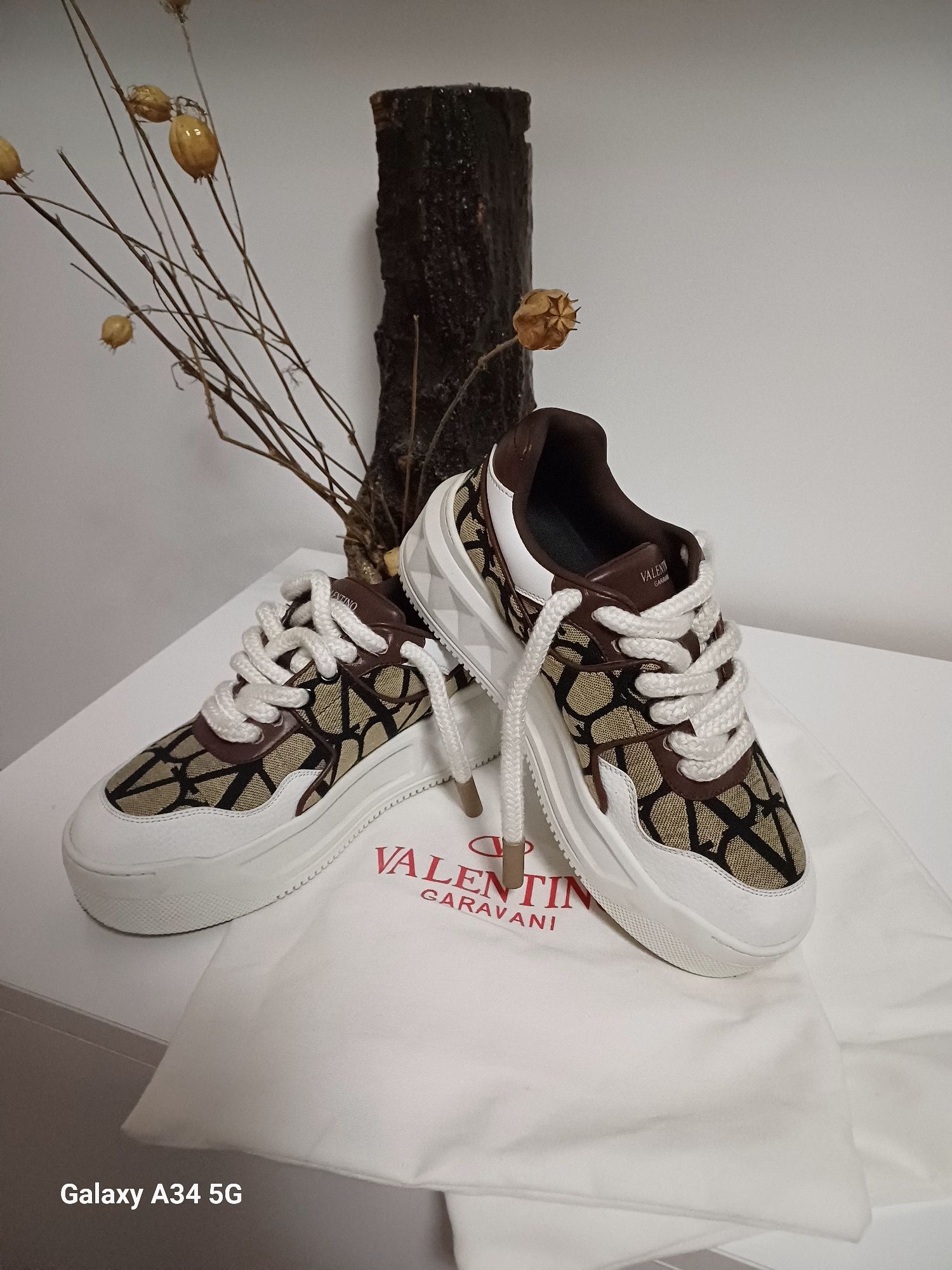 Продавам маратонки Valentino в отлично състояние
