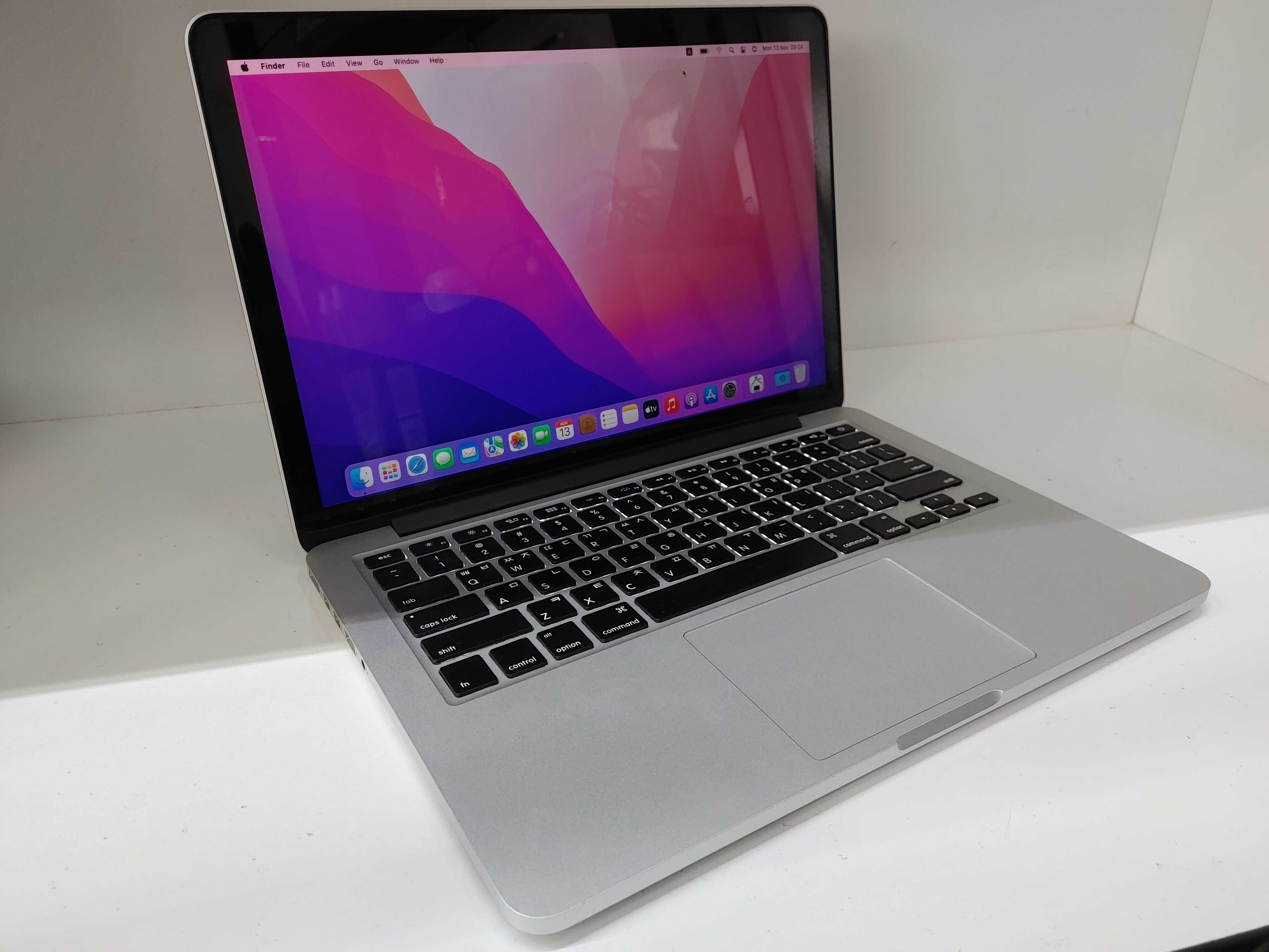 MacBook  A1502 Intel Core i5 DDR3 8.gb, SSD 256 gb  -2015 yil