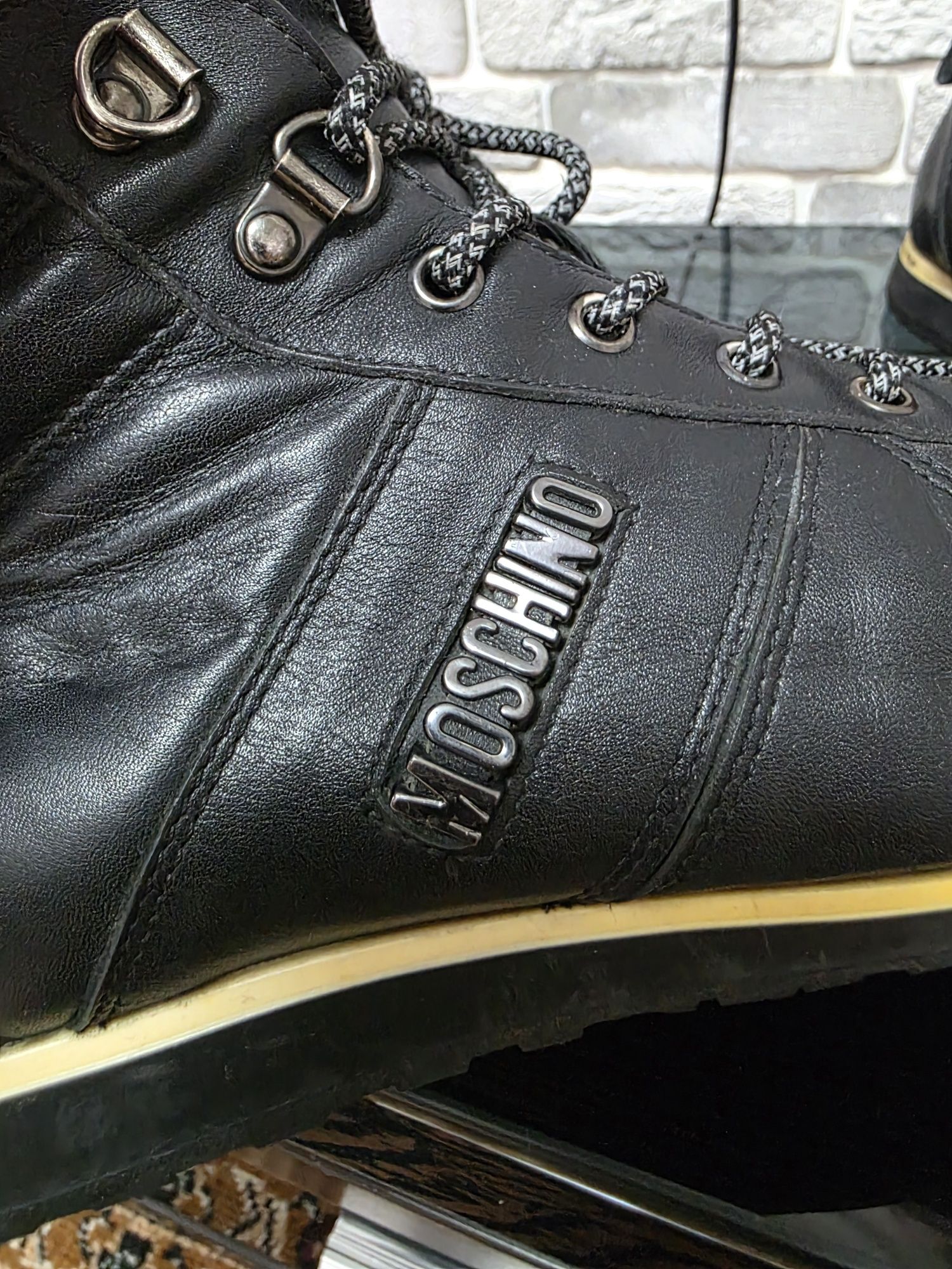 Оригинальные кроссы Moschino