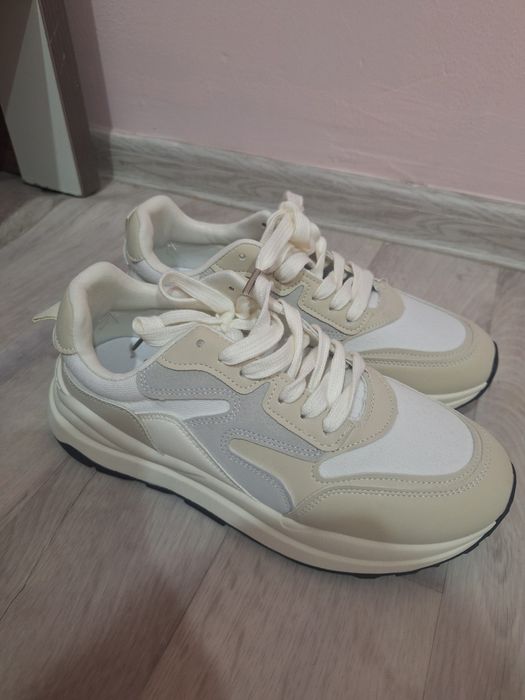 Продам кроссовку, новый