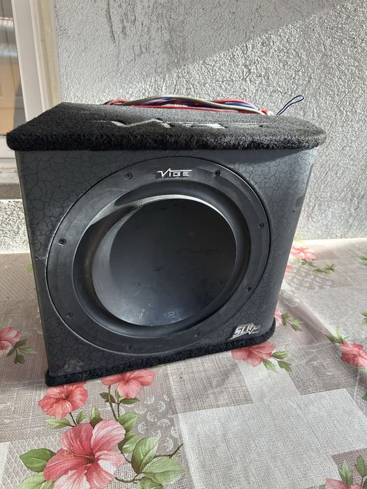 Subwoofer si statie auto