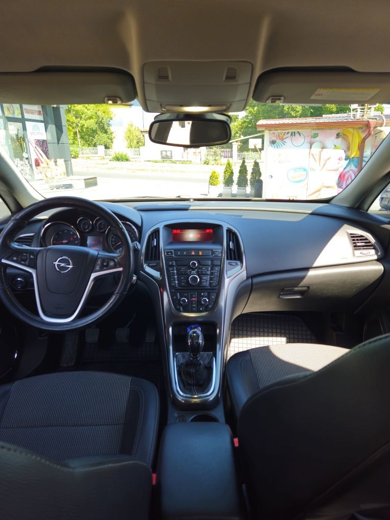 Opel Astra J 1.4 Turbo | Газ | 6ск. | Xenon