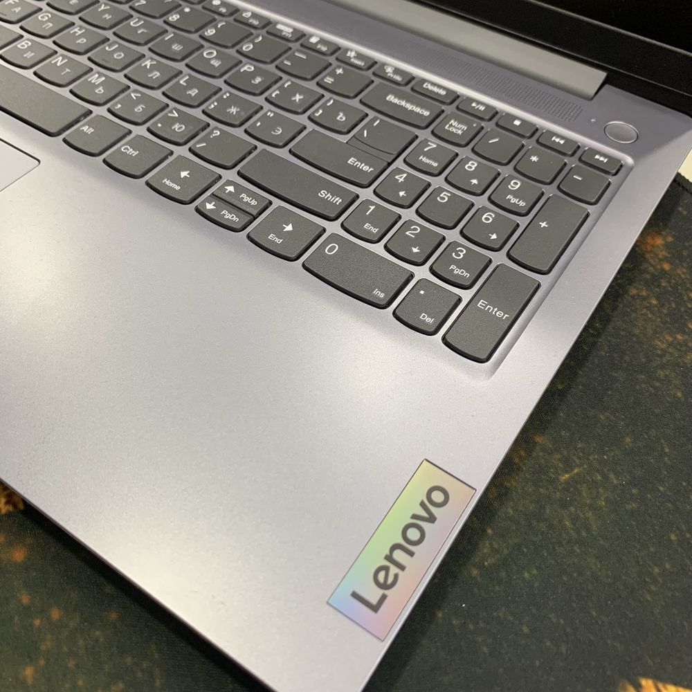 Lenovo ideapad 3 slim AMD Ryzen 3 7320U 8GB 512SSD Новый Yangi