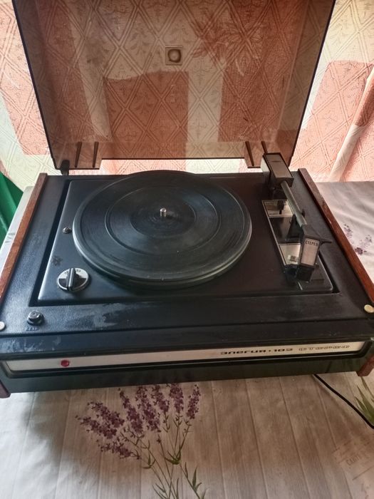 Проигрыватель советский