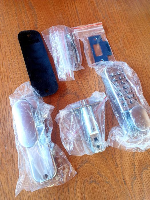 Mеханична секретна брава с код за заключване Smith and Locke