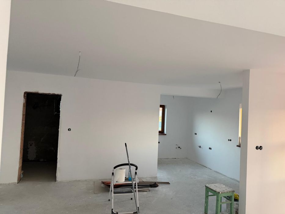 Vând casă recent construită