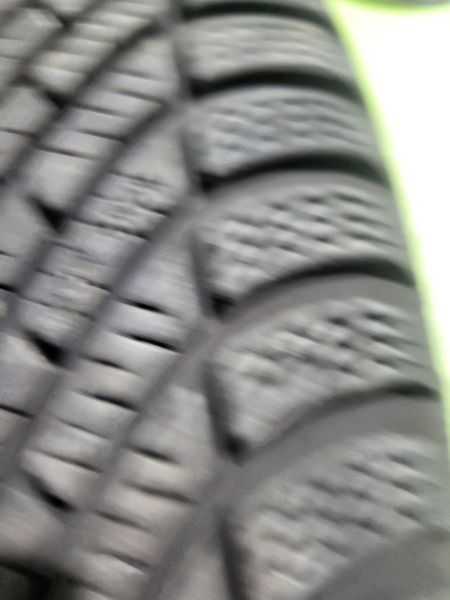 2 бр зимни 215/50/17 Pirelli