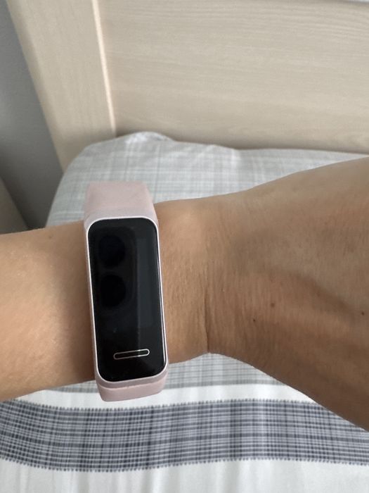 Смарт часы Huawei на руку женские