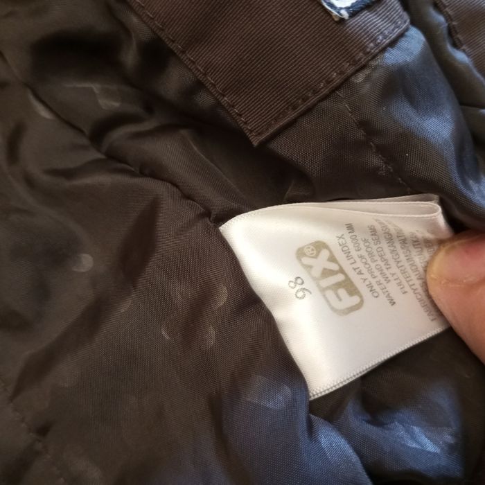 Детско яке дължината се вижда на рулетката.