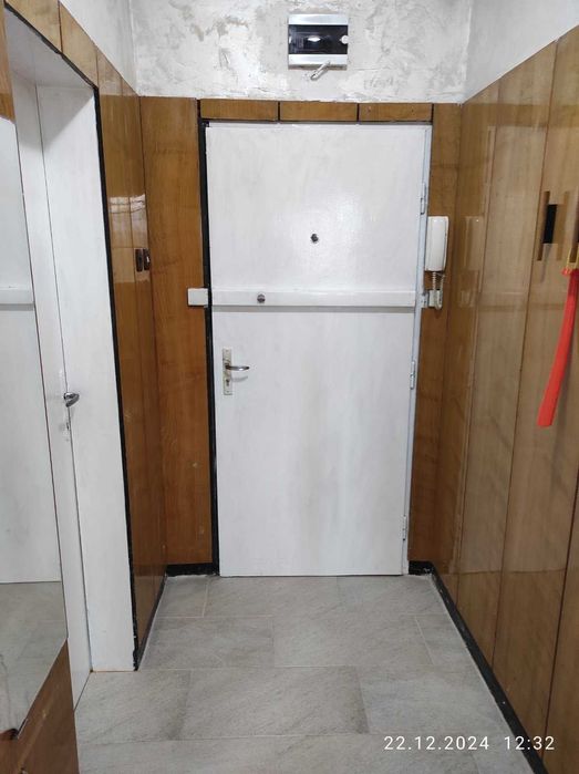 Дава се под наем Тристаен апартамент в Варна, Колхозен пазар - 90 кв.м за 459 € - Снимка #6