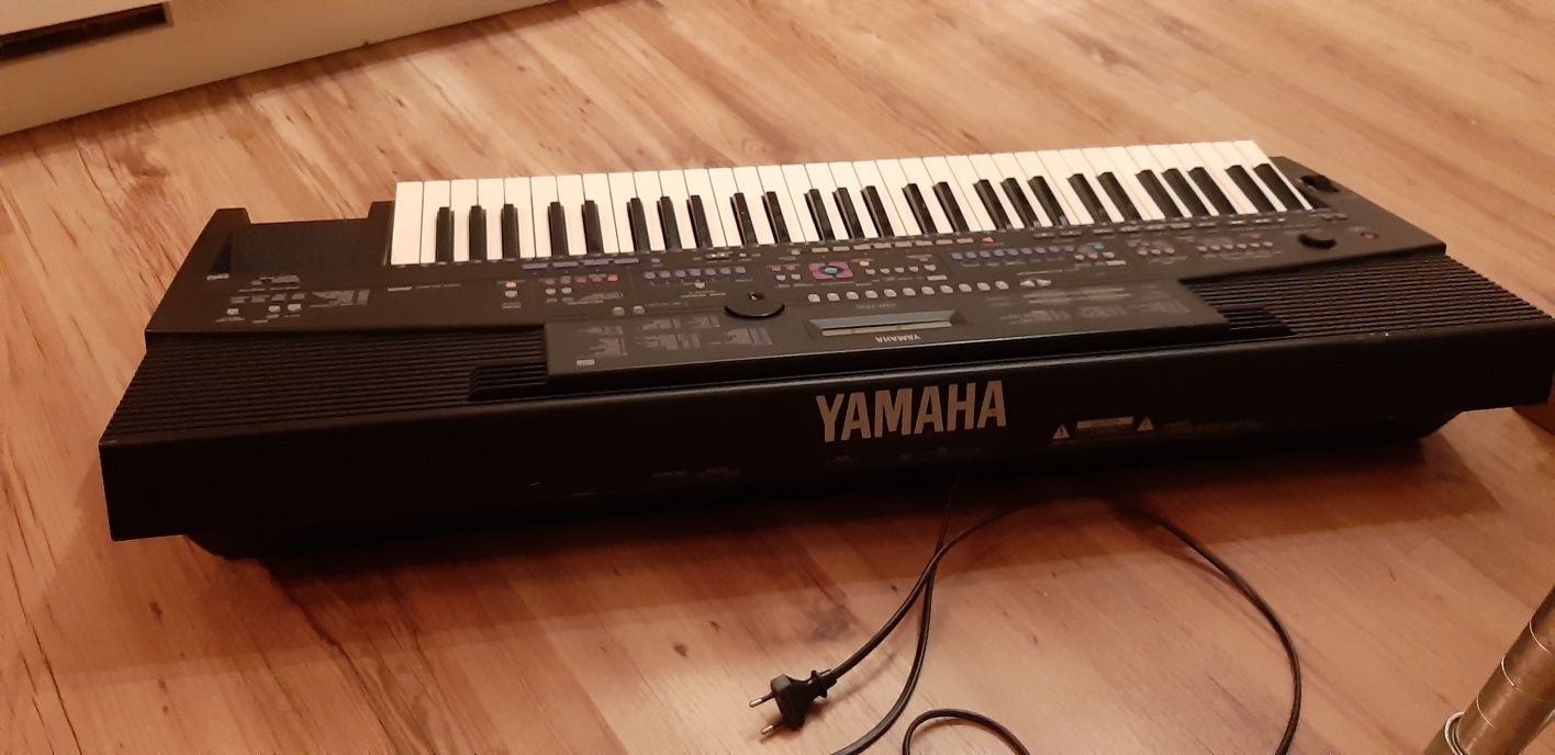Синтезатор yamaha PSR 1700