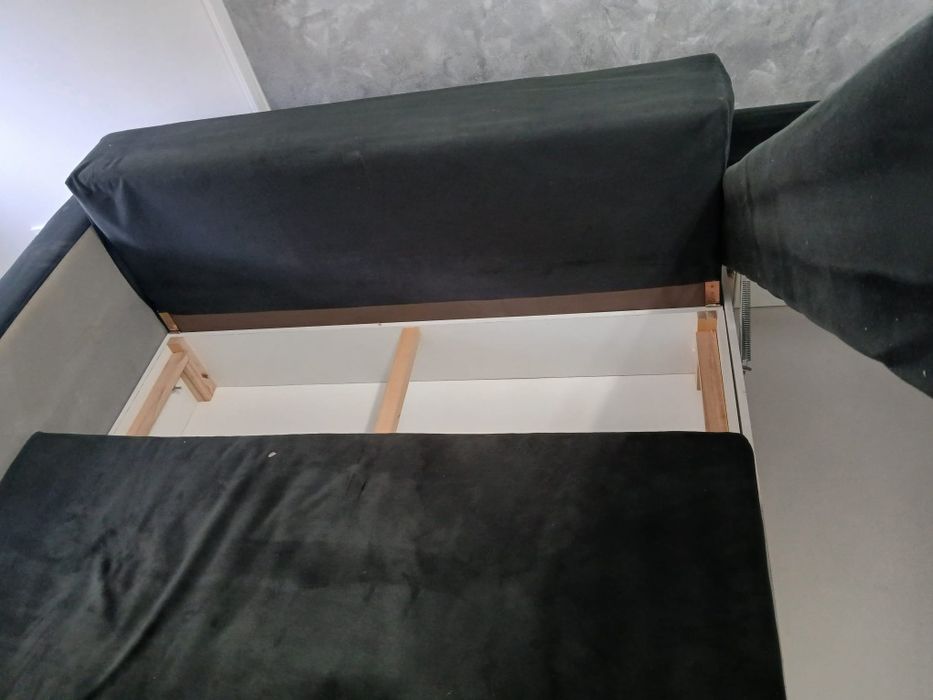Vând canapea colțar extensibila,  cu spațiu depozitare si 3 perne!