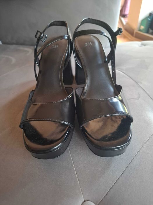 Vând sandale noi H&M