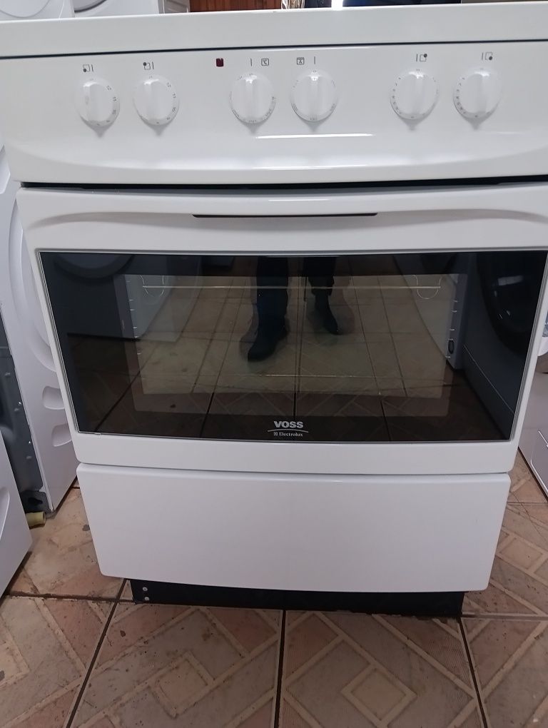 Свободно стояща печка с керамичен плот Voss Electrolux 2годиниГаранция