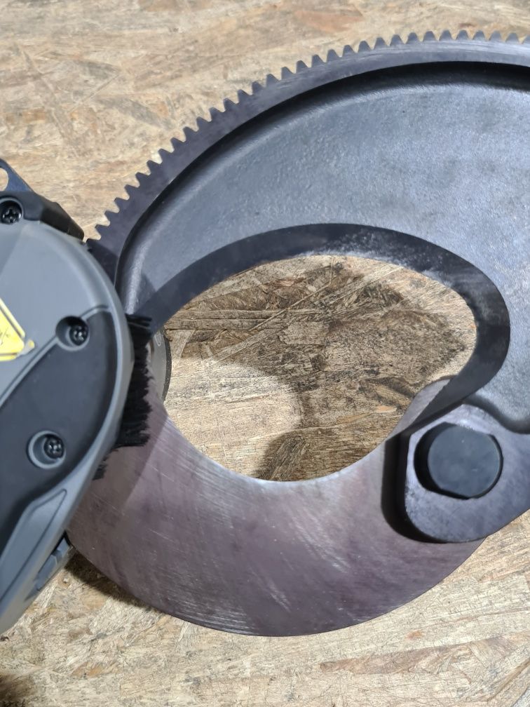 Taietor hidraulic pentru cabluri 65mm Makita