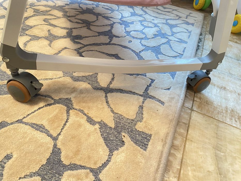 Pătuț 3 în 1 cu saltea, masă de schimbat, plasa țânțari + depozitare