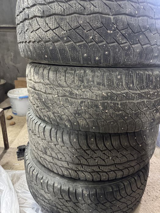 Продам резину Viatti Bosco Nordico V-523 265/65 R17 112T с шипами