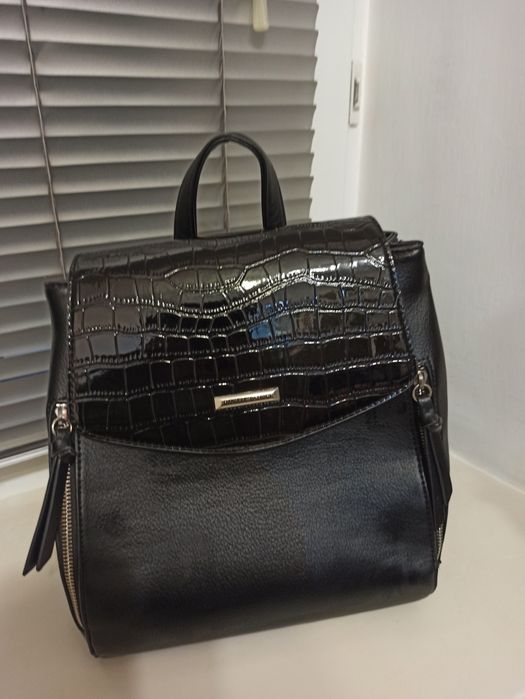 Женский черный рюкзак