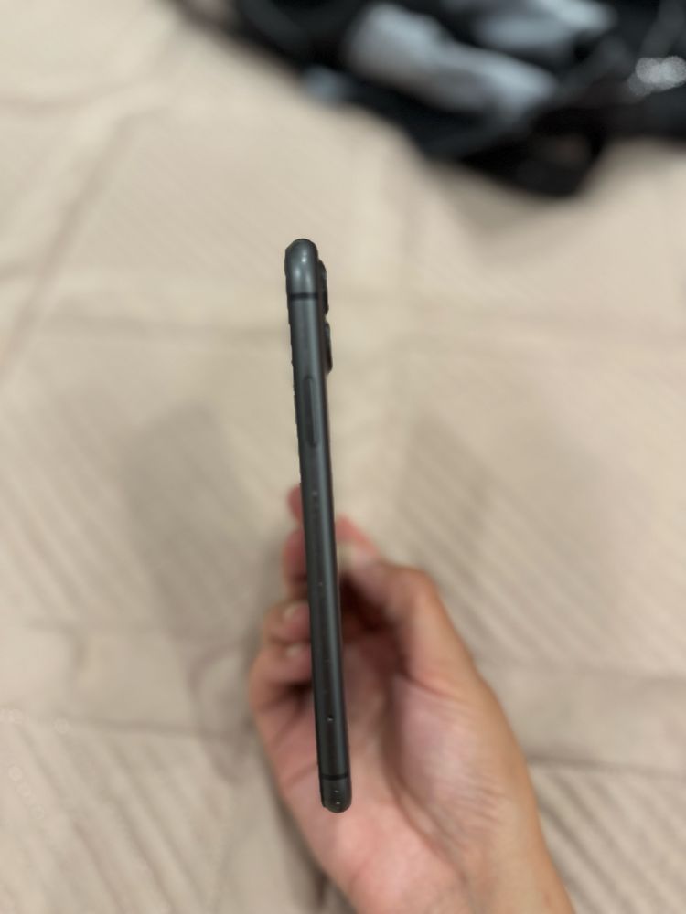 Продам iPhone 11