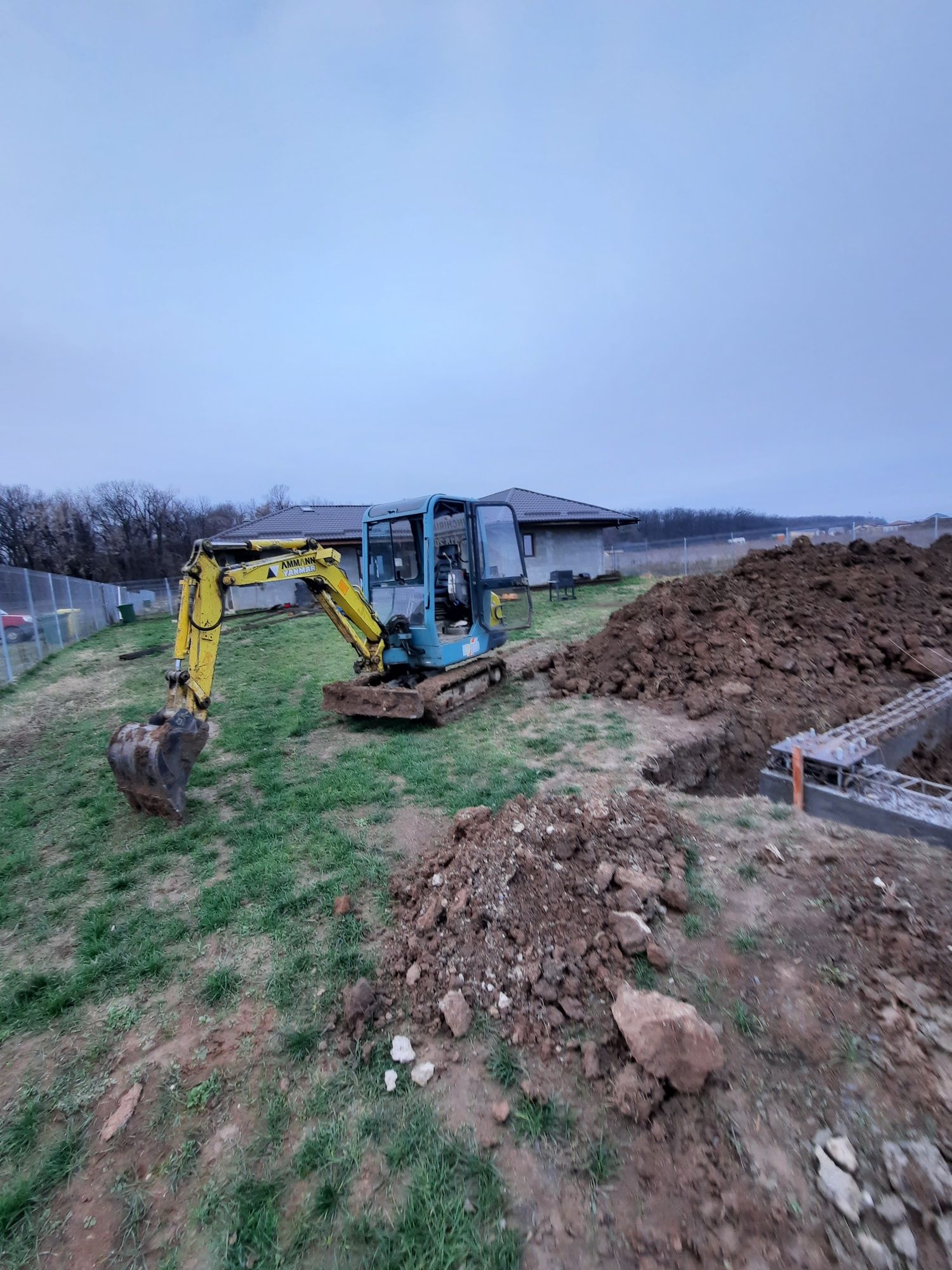 Miniexcavator/picon/moloz/agregate 3m³/ 5m³