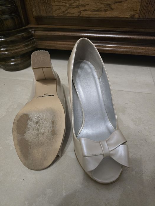 Pantofi cu toc nr 38