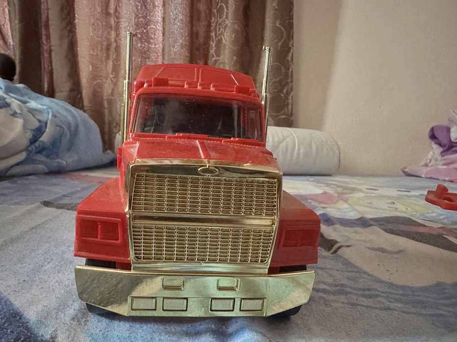 Macheta camion  cu remorca