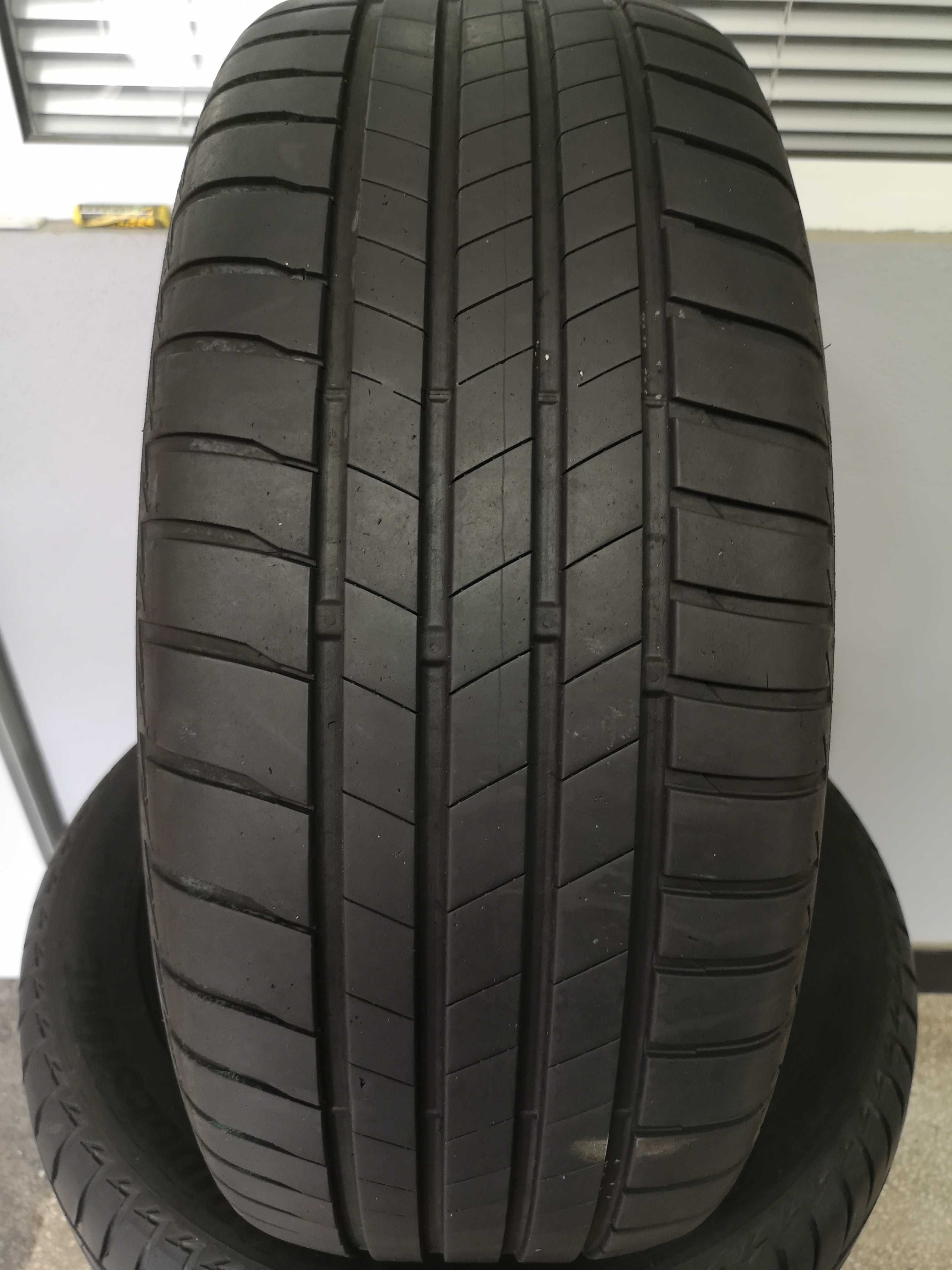 2бр 215/55/17 BRIDGESTONE 6,5мм грайфер дот:20г безплатен монтаж