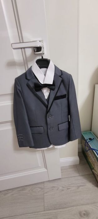 Продам костюм на мальчика 6 лет