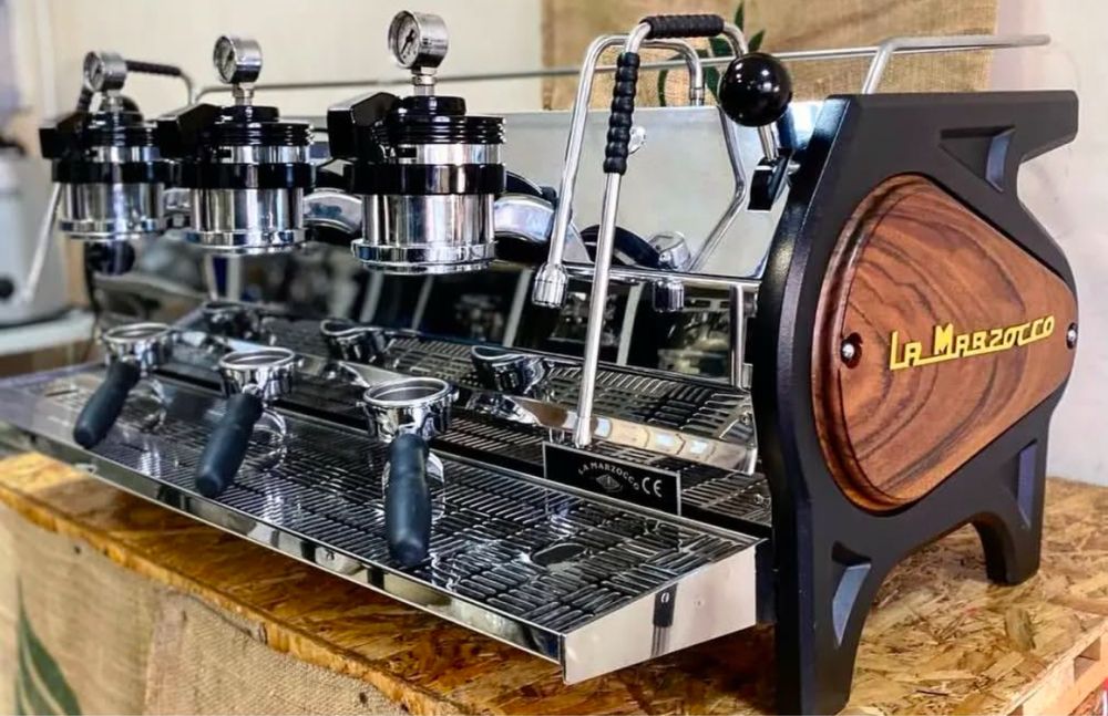 La Marzocco, Strada,  7, млн тг, 3 группы, новая , полный комплект