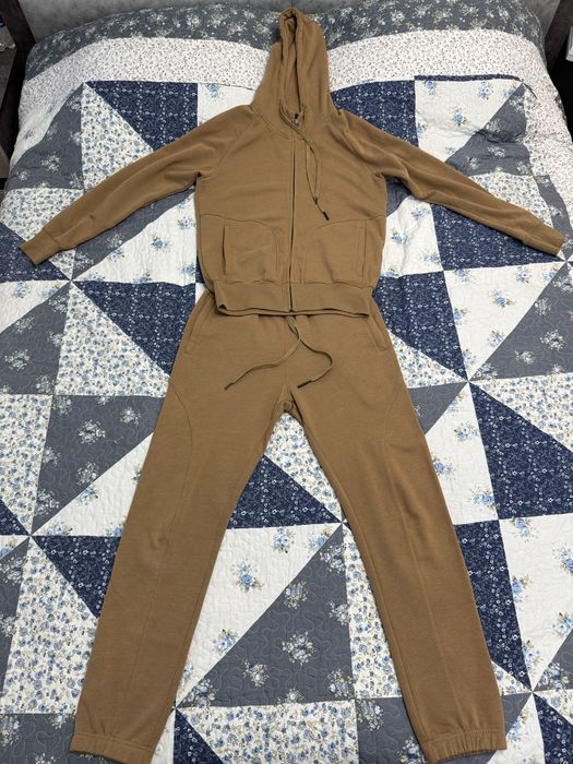 Продам утепленный костьюм двойку. Размер (L-XL)