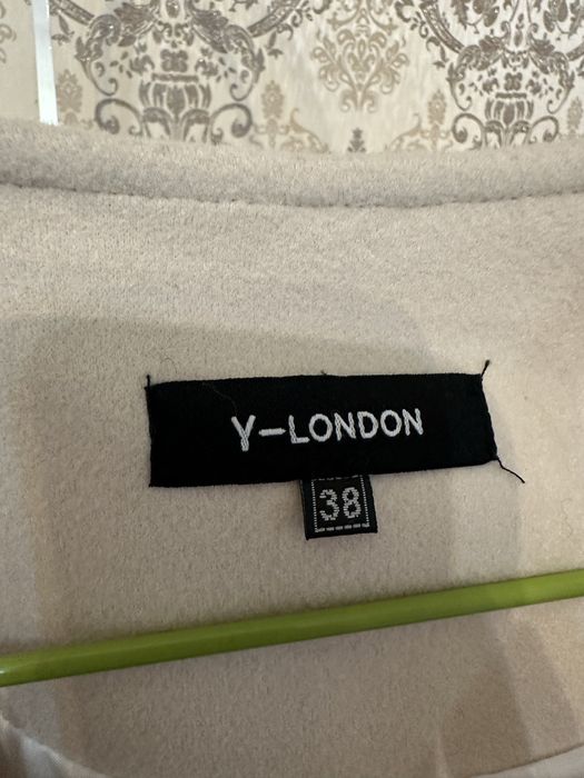 Польто женское кремого цвета