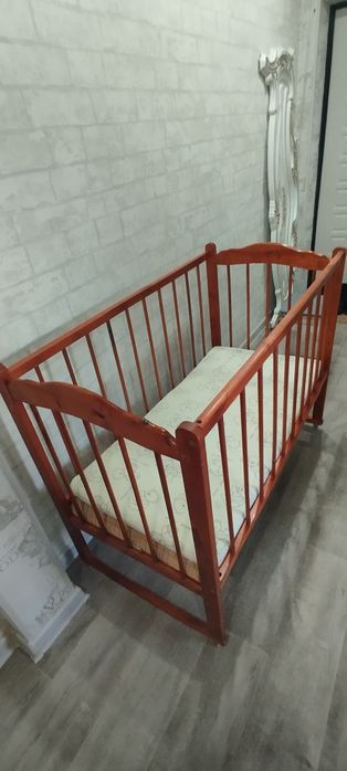 Продам детскую кроватку для новорождённого матрас в подарок