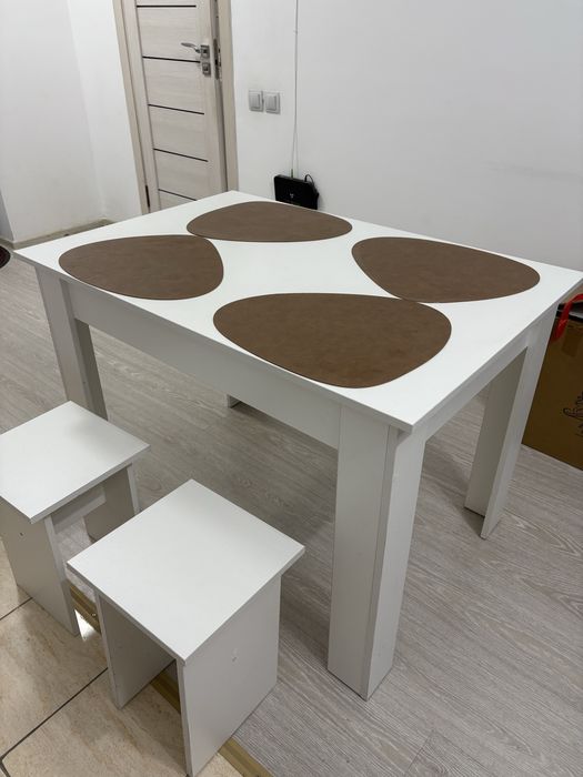 Стол со стульями