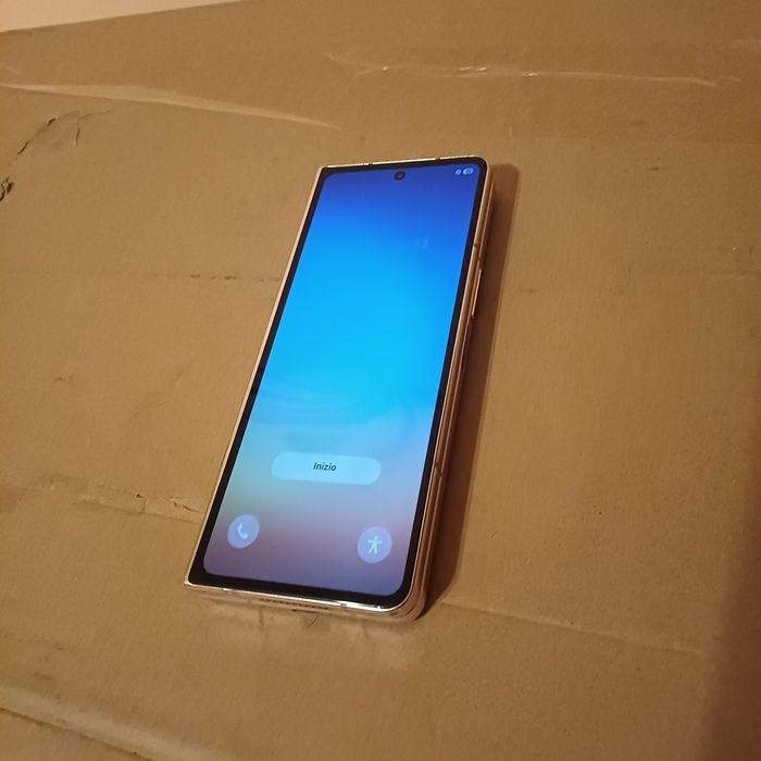 Galaxy z fold 4 original ,display mare defect funcțional