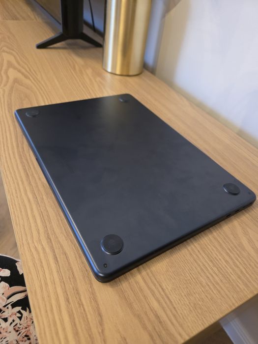 MacBook Air M2 2022 aproape nou