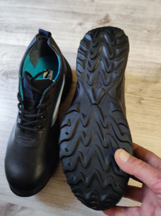 Нови работни обувки 2 броя